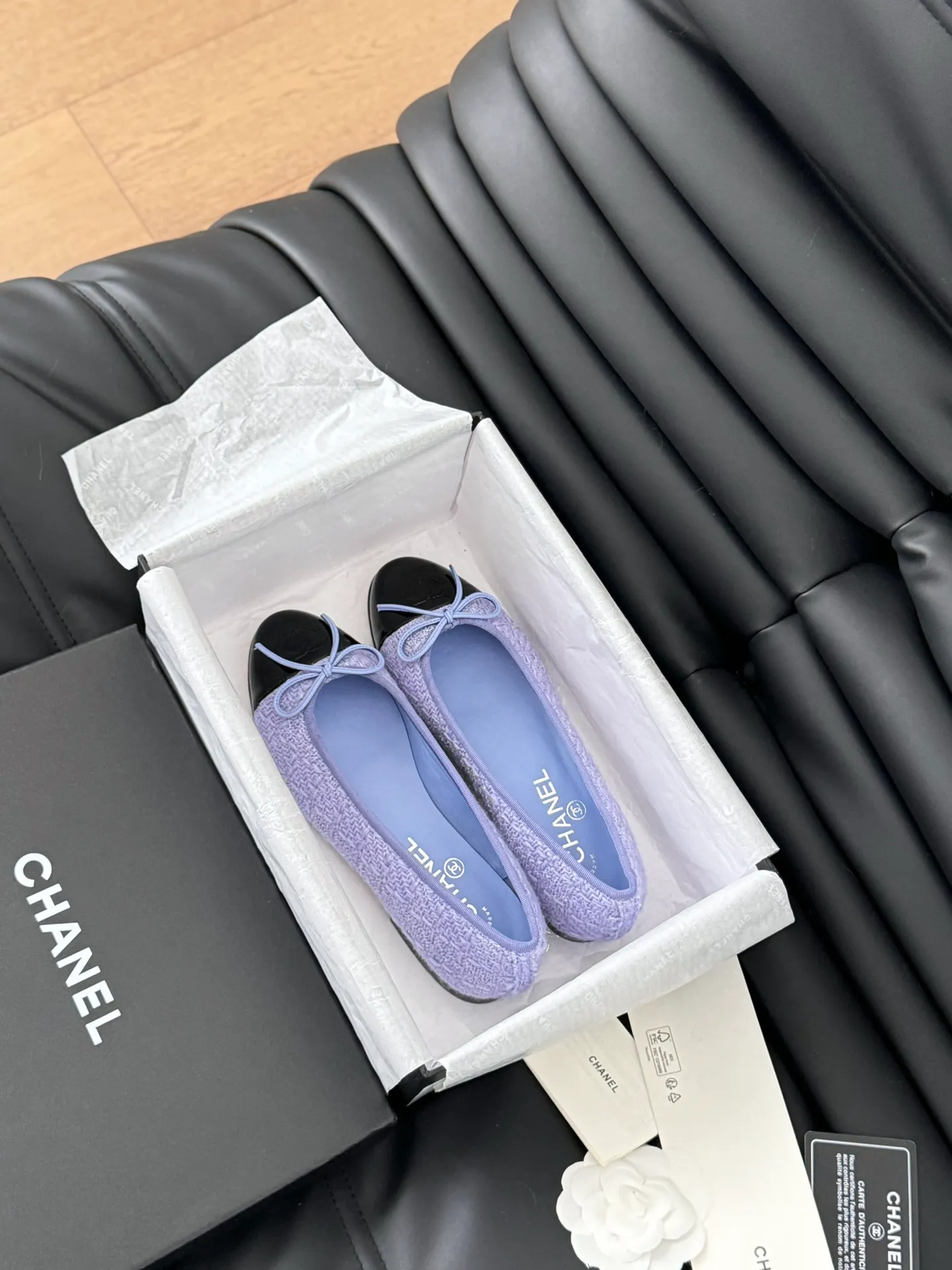 👟👟Ex-factory price 480👟👟 Purchasing-grade Chanel new color ballet shoes, original 1:1 replica, a classic among classics, perfect whether paired with trousers or skirts. The small round toe design is very good at modifying the foot shape, a must-have for little fairies! Heel height: 2.5cm Size: 35-41 (40/41/42/43 customized, non-refundable)